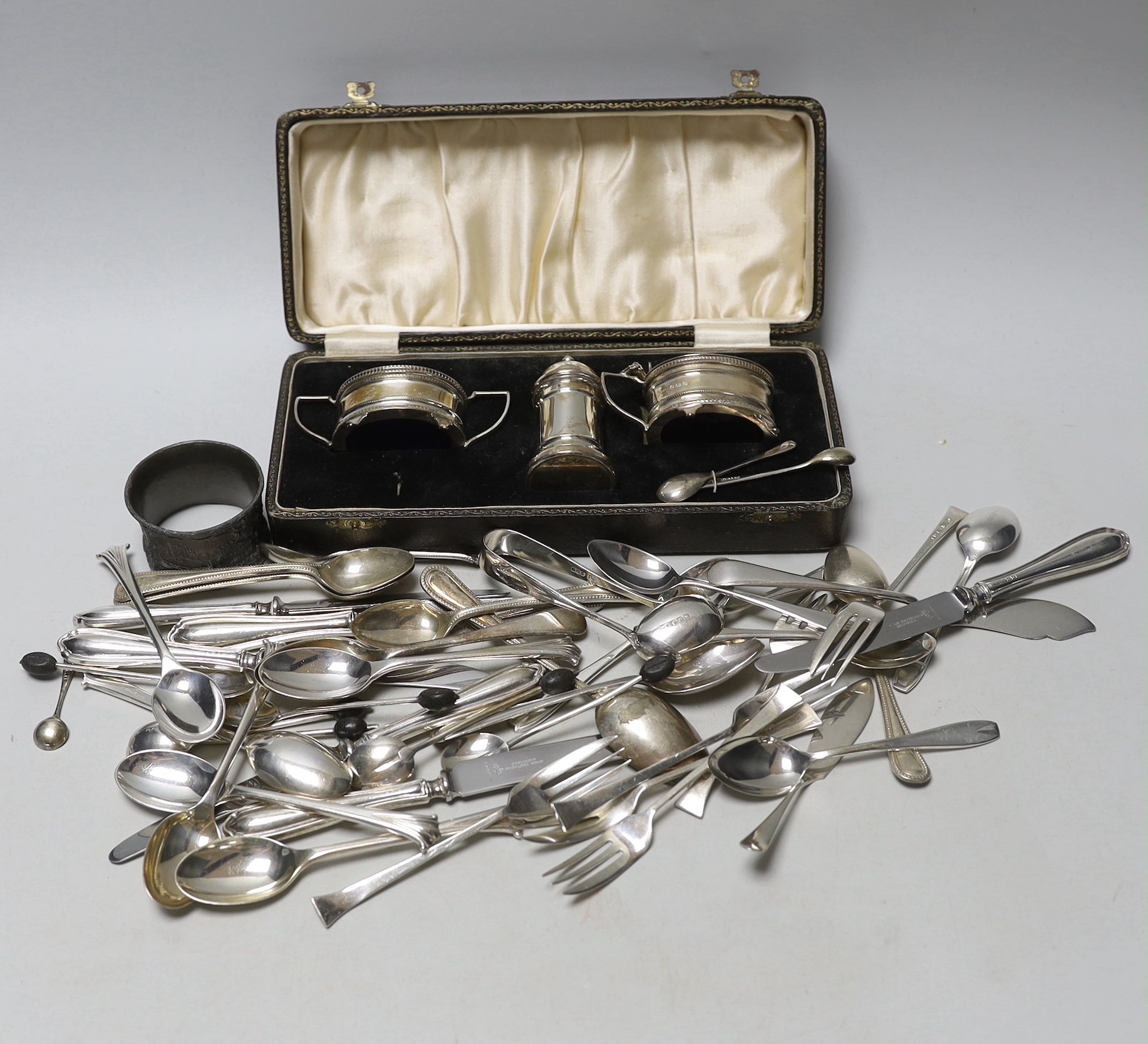 A cased George V three piece silver condiment set by Aaron Lufkin Dennison, Birmingham, 1913, two sets of six silver coffee spoons including bean end, a set of six silver pastry forks and six silver handled tea knives, t